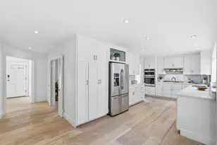 915 Crestview Dr, San Carlos, CA 94070 - Photo 11