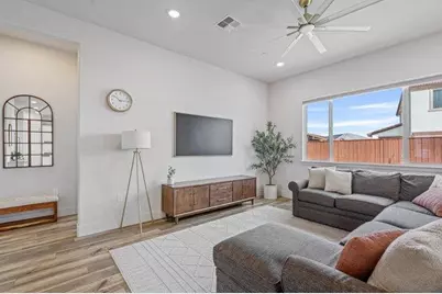 303 Amara Ln, Hollister, CA 95023 - Photo 3