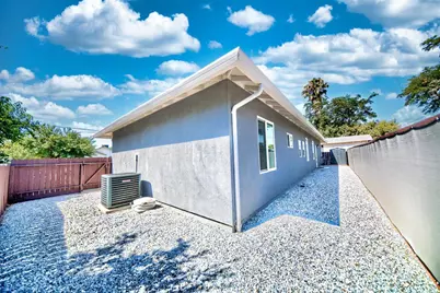 213 W South St, Tracy, CA 95376 - Photo 25