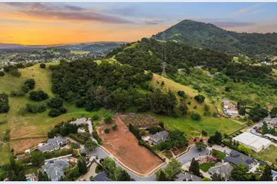 640 Sparhawk Dr, Morgan Hill, CA 95037 - Photo 13