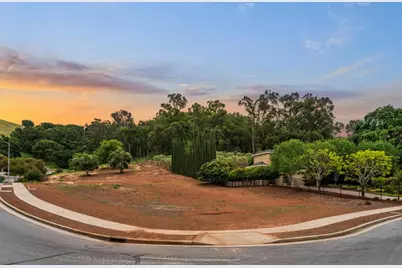 640 Sparhawk Dr, Morgan Hill, CA 95037 - Photo 3