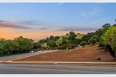 640 Sparhawk Dr, Morgan Hill, CA 95037 - Photo 25