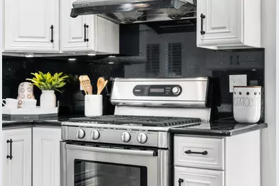 223 San Carlos Ave, Redwood City, CA 94061 - Photo 13