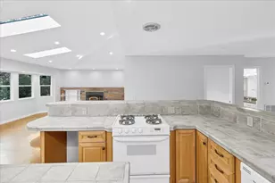 860 Sunset Dr, Pacific Grove, CA 93950 - Photo 11