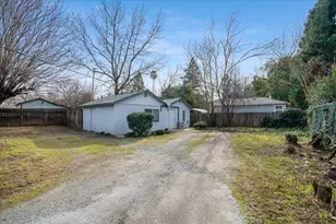 409 Smile Pl, Redding, CA 96001 - Photo 27