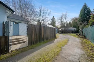 409 Smile Pl, Redding, CA 96001 - Photo 25