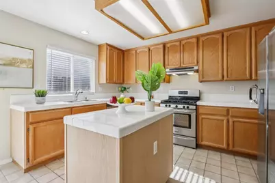 1706 Countrywood Ln, Tracy, CA 95376 - Photo 9