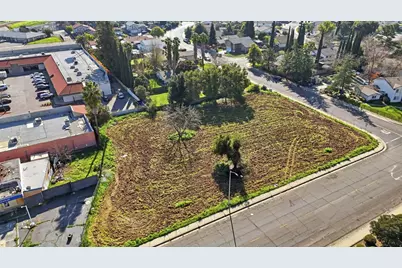 7200 Meadowgate Dr, Sacramento, CA 95823 - Photo 5