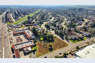 7200 Meadowgate Dr, Sacramento, CA 95823 - Photo 9