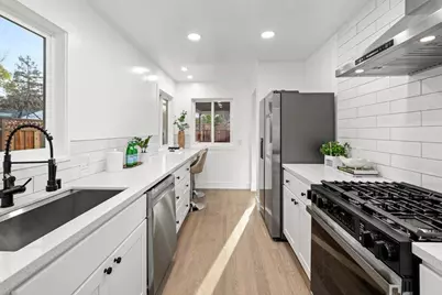 579 Green Manor Ct, Palo Alto, CA 94301 - Photo 17