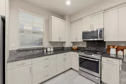 639 Montage Cir, East Palo Alto, CA 94303 - Photo 11