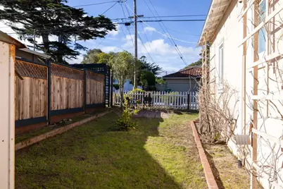 851 Laurel Ave, Pacific Grove, CA 93950 - Photo 29