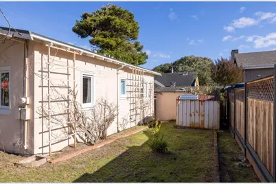 851 Laurel Ave, Pacific Grove, CA 93950 - Photo 27