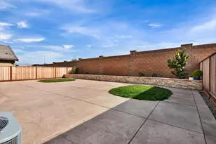 2160 Fuchsia Dr, Hollister, CA 95023 - Photo 5