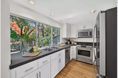 29 Weepingridge Ct, San Mateo, CA 94402 - Photo 3