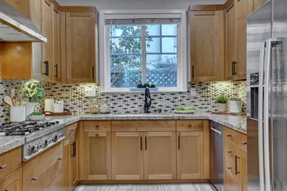 136 Avellino Way, Mountain View, CA 94043 - Photo 15