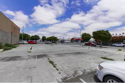 211 6th St, Hollister, CA 95023 - Photo 3