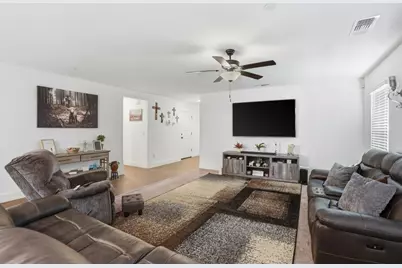 1656 Thistle Ln, Los Banos, CA 93635 - Photo 7