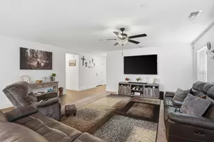 1656 Thistle Ln, Los Banos, CA 93635 - Photo 7