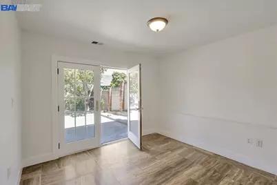 2036 E 20th St, Oakland, CA 94606 - Photo 13