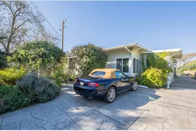 820 Comstock Rd, Hollister, CA 95023 - Photo 1