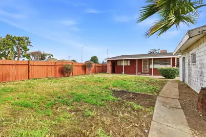 691 Lotus St, San Jose, CA 95116 - Photo 37