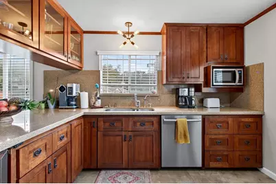 6870 Lakeview Dr, Salinas, CA 93907 - Photo 13