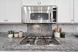 381 Charles Morris Ter, Sunnyvale, CA 94085 - Photo 7