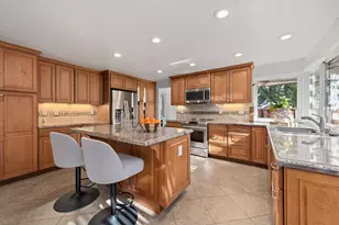 560 Hyannis Dr, Sunnyvale, CA 94087 - Photo 5