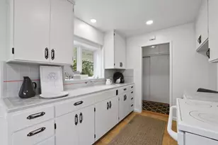 1714 Cherrytree Ln, Mountain View, CA 94040 - Photo 11