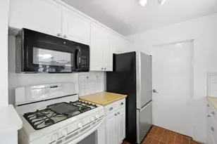 2025 Yorkshire Way, Mountain View, CA 94040 - Photo 17