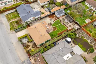 2025 Yorkshire Way, Mountain View, CA 94040 - Photo 5