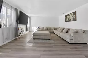 1911 Glarner St, Hollister, CA 95023 - Photo 9