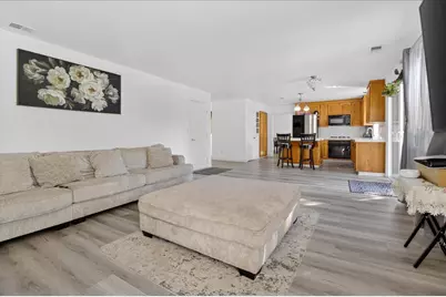 1911 Glarner St, Hollister, CA 95023 - Photo 7