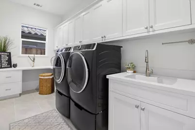 2102 White Oak Dr, Hollister, CA 95023 - Photo 9