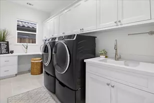 2102 White Oak Dr, Hollister, CA 95023 - Photo 9