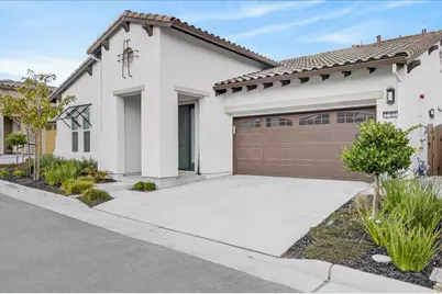 2102 White Oak Dr, Hollister, CA 95023 - Photo 1