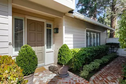 11 Chateau Dr, Menlo Park, CA 94025 - Photo 3