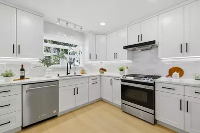 992 Hibiscus Ln, San Jose, CA 95117 - Photo 11