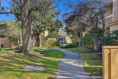 125 Connemara Way 32, Sunnyvale, CA 94087 - Photo 3