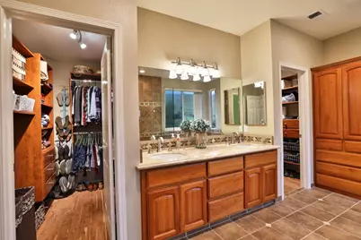 7085 Wilderness Cir, San Jose, CA 95135 - Photo 17