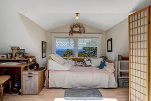 131 7th St, Pacific Grove, CA 93950 - Photo 33