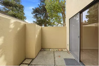 1067 Padre Dr 2, Salinas, CA 93901 - Photo 21