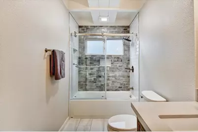 2323 Mastlands Dr, Oakland, CA 94611 - Photo 13