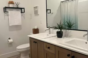 2732 E Teaberry Dr, Fresno, CA 93730 - Photo 29