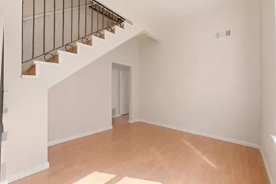 325 E Saint John St, San Jose, CA 95112 - Photo 5