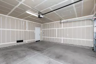 2037 E Christensen Dr, Fresno, CA 93730 - Photo 37