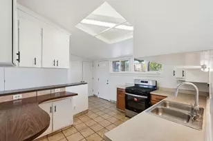 203 W Pearl Ave, Stockton, CA 95207 - Photo 13