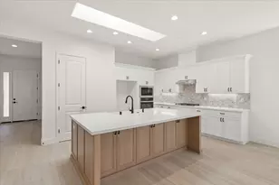 2112 Red Oak Dr, Hollister, CA 95023 - Photo 3