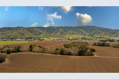 724 Wisteria Dr, Gilroy, CA 95020 - Photo 41